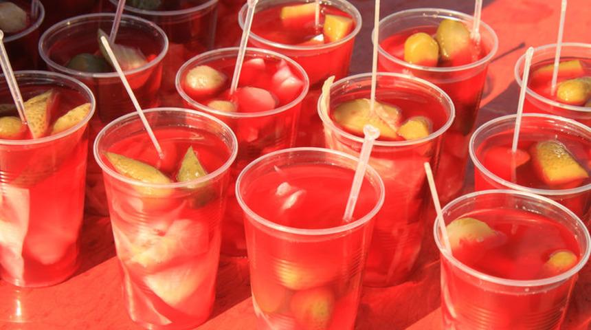 Aradığınız şifa onda: Turşu suyunu balla karıştırıp i&ccedil;menin enteresan faydaları