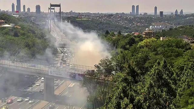 Beykoz’da kamyonet alev alev yandı