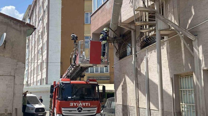 Eskişehir&rsquo;de fırın bacasında &ccedil;ıkan yangın paniğe sebep oldu