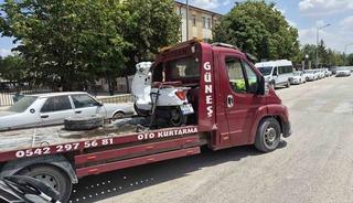 Eskişehir&rsquo;de hatalı U d&ouml;n&uuml;ş&uuml; kazaya sebep oldu: 1 yaralı