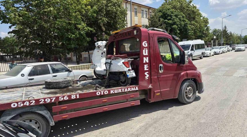 Eskişehir&rsquo;de hatalı U d&ouml;n&uuml;ş&uuml; kazaya sebep oldu: 1 yaralı