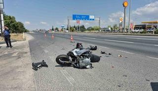 Eskişehir&rsquo;de otomobile arkadan &ccedil;arpan motosikletli yaralandı