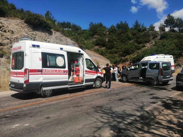 Tokat’ta otomobiller kafa kafaya çarpıştı: 10 yaralı 1