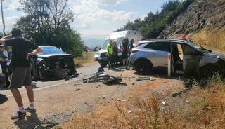 Tokat&rsquo;ta otomobiller kafa kafaya &ccedil;arpıştı: 10 yaralı