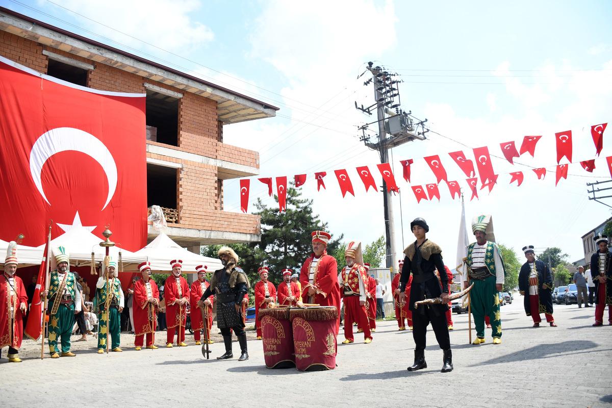 Atatürk ün Düzce ye gelişinin 92. yıl dönümünde köy çeşmesinden ayran akıtıldı 1