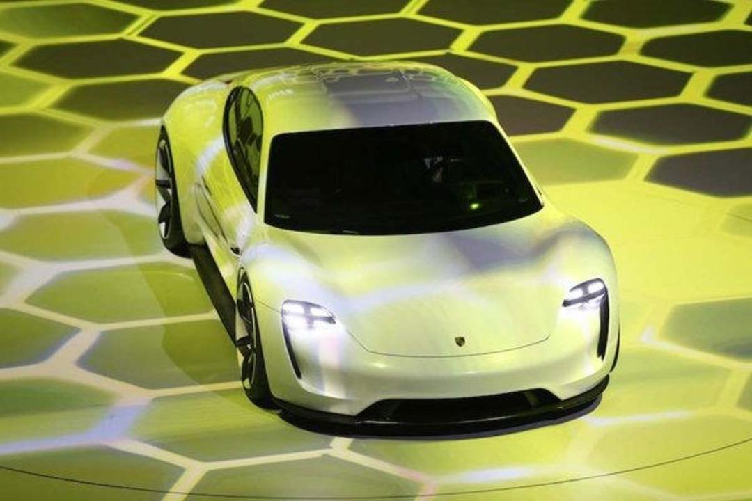 Porsche T&uuml;rk&ccedil;e isimli otomobili TAYCAN'ın yeni &ouml;zelliğini a&ccedil;ıkladı  