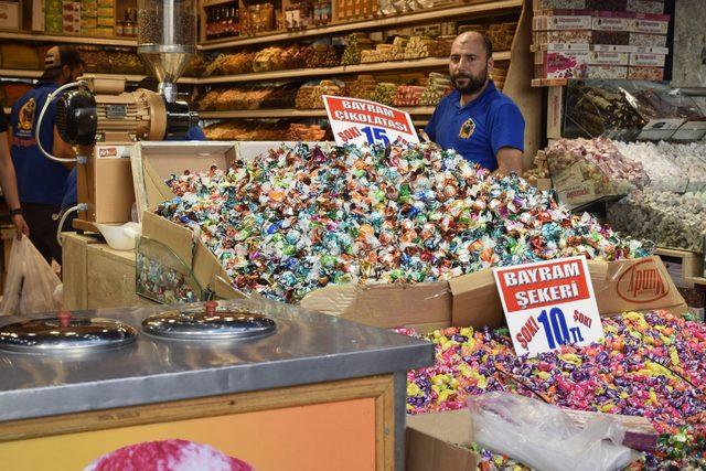 Mısır Çarşısı ve Mahmutpaşa’da bayram alışverişi durgun