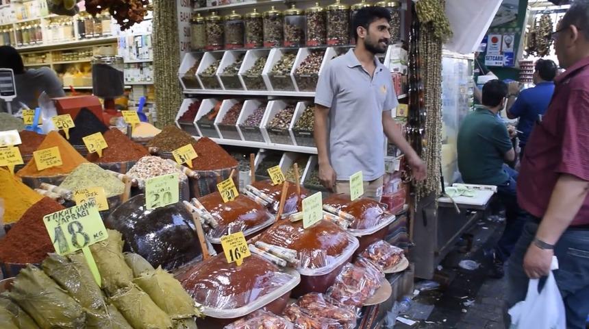 Mısır Çarşısı ve Mahmutpaşa’da bayram alışverişi durgun