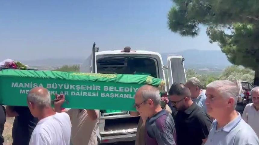 Cinayet kurbanı kız 17 yıl sonra toprağa verildi