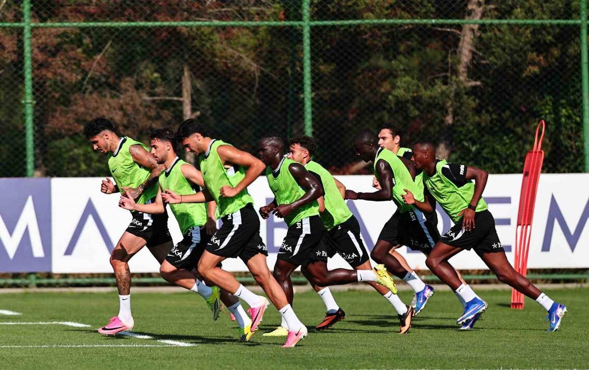 Beşiktaş, Midtjylland maçı hazırlıklarını sürdürdü 1