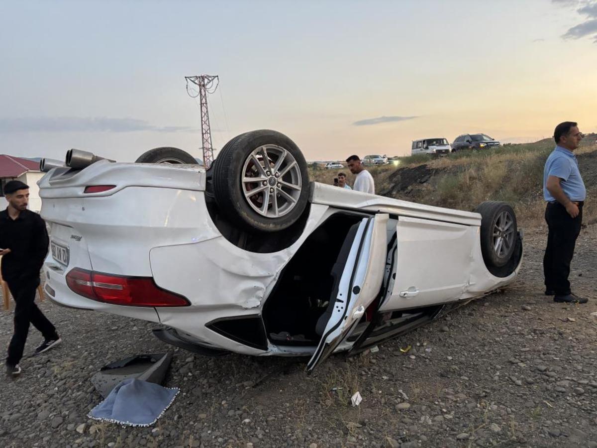 Bingöl de otomobil takla attı: 3 yaralı 1