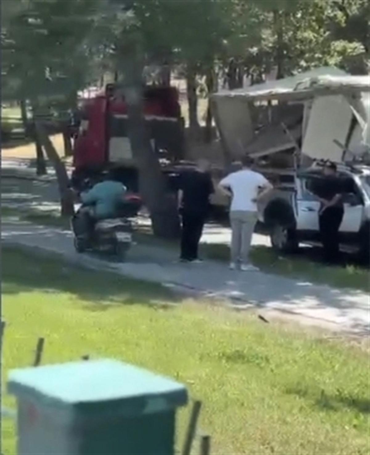 Bahçeşehir’de TIR ın dorsesindeki konteyner, cipin üzerine devrildi 1