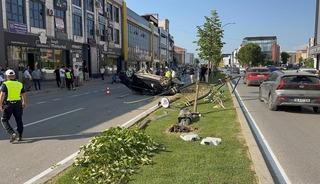 Bursa'da takla atan otomobildeki 2 kişi yaralandı