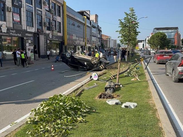 Bursa'da takla atan otomobildeki 2 kişi yaralandı