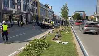 Bursa'da takla atan otomobildeki 2 kişi yaralandı