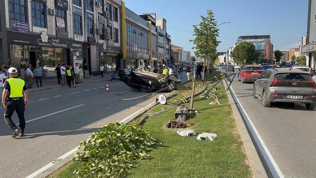 Bursa'da takla atan otomobildeki 2 kişi yaralandı
