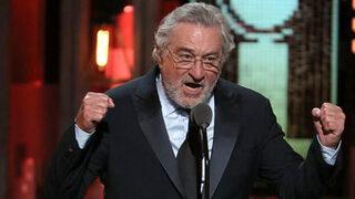 Ödül töreninde şok: Robert De Niro, Trump'a küfür yağdırdı