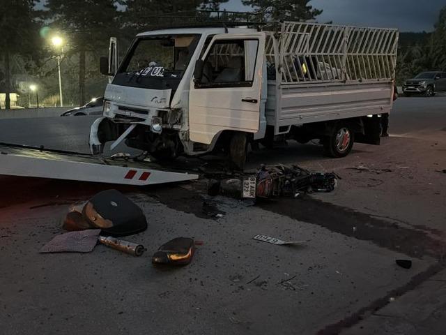 Bolu'da motosiklet ile kamyonet &ccedil;arpıştı: 1 &ouml;l&uuml;, 1 yaralı