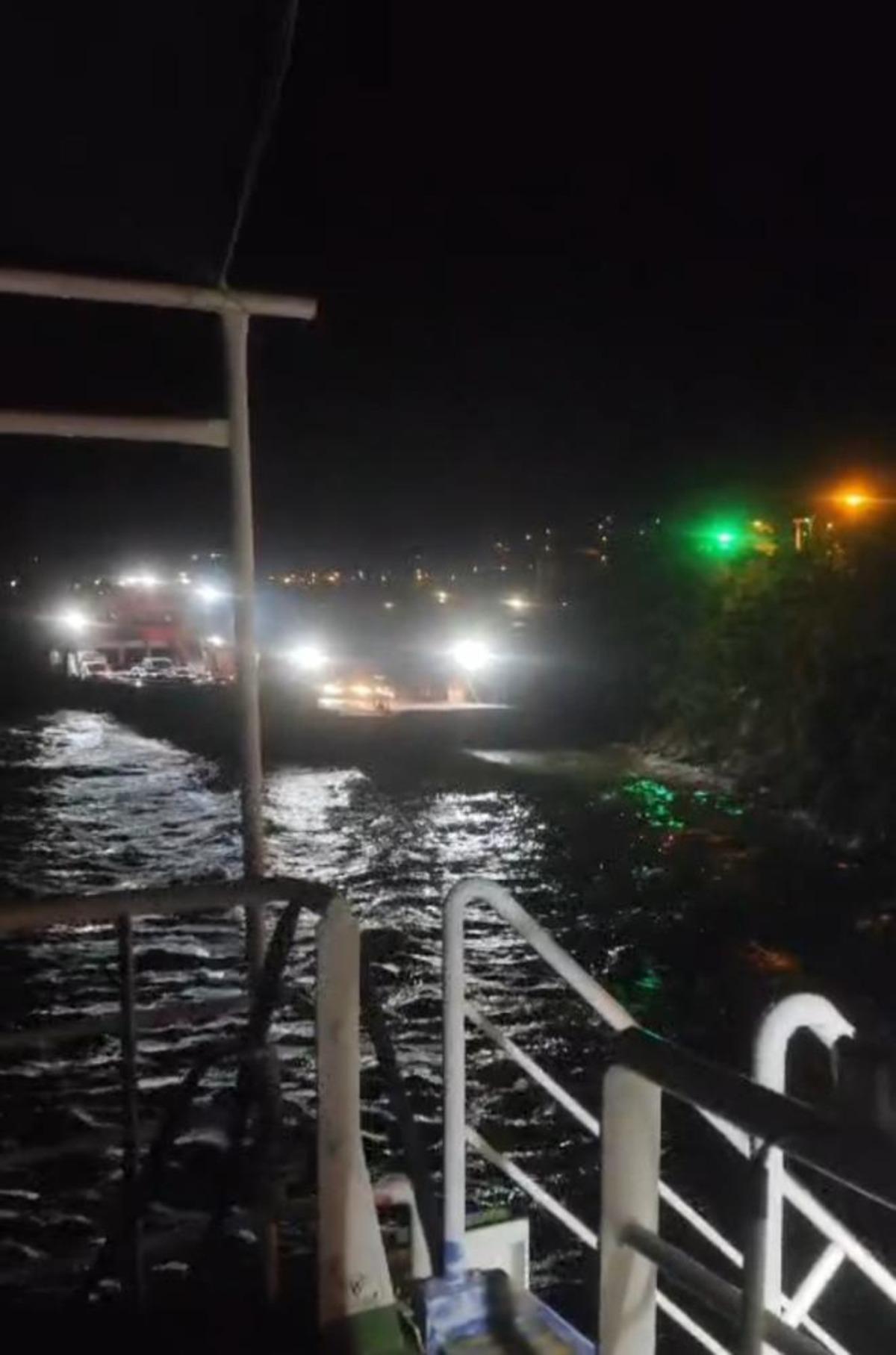 Elazığ da fırtına etkili oldu: Feribot iskeleye yanaşamadı 1