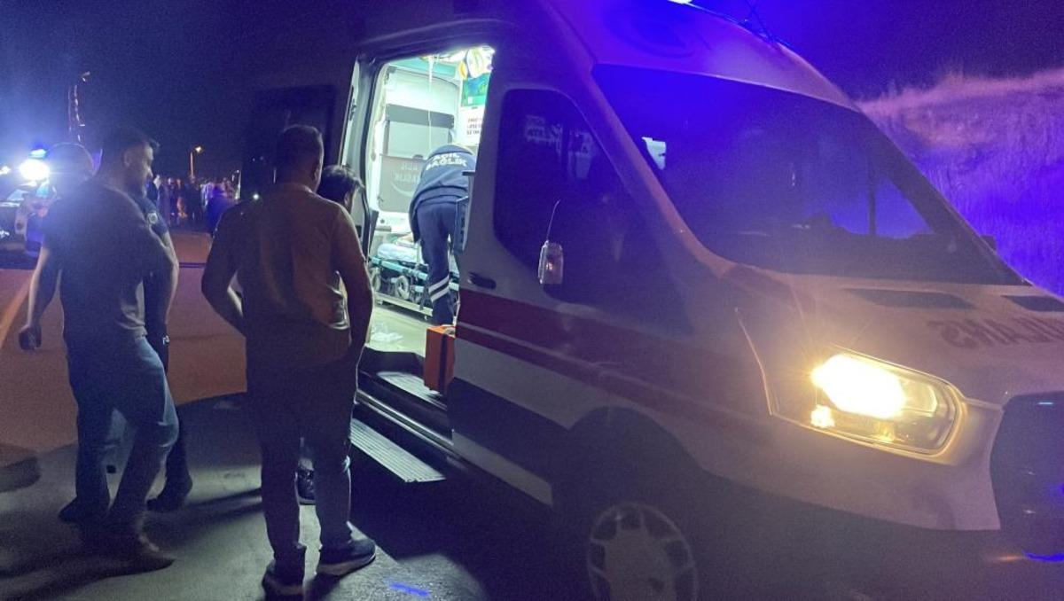 Sivas ta 2 otomobil kafa kafaya çarpıştı: 6 yaralı 2