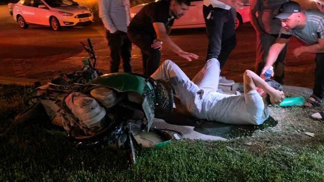 Direksiyon hakimiyetini kaybeden motosiklet sürücüsü ağır yaralandı 1