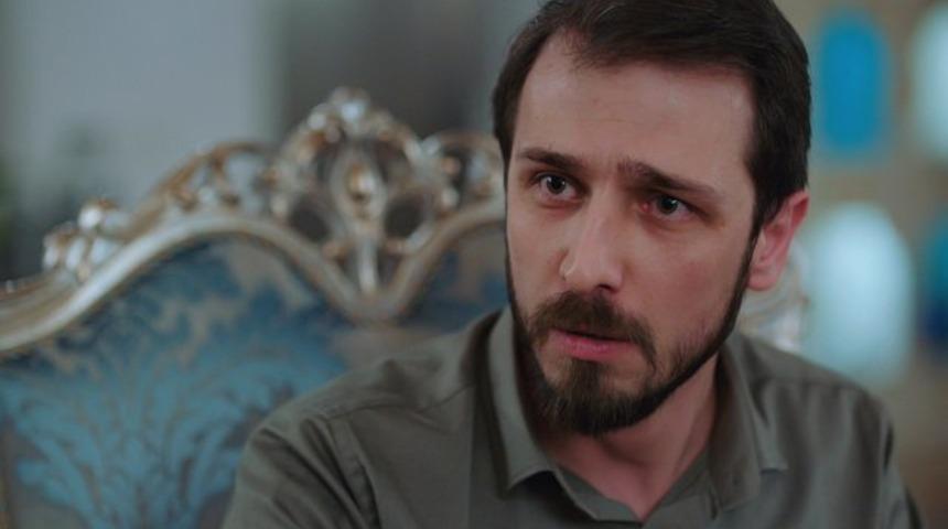 Kızılcık Şerbeti&rsquo;nin Mustafa&rsquo;sı Emrah Altıntoprak imaj değiştirdi! G&ouml;renler tanıyamadı