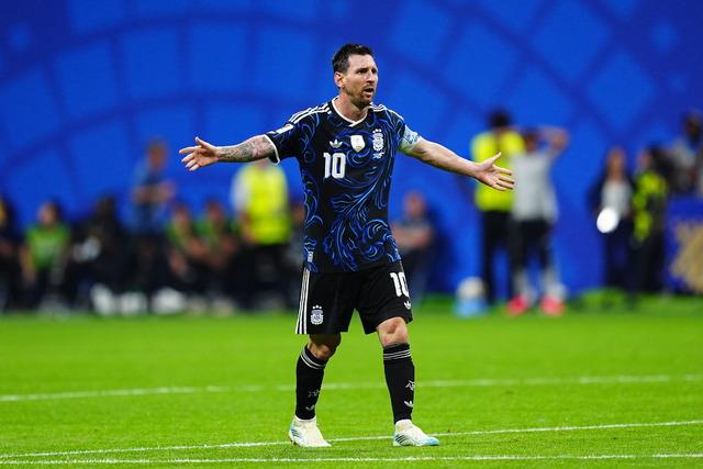 Messi'nin Puyol'u selamlamak için antrenmana ara verdiği anlar...