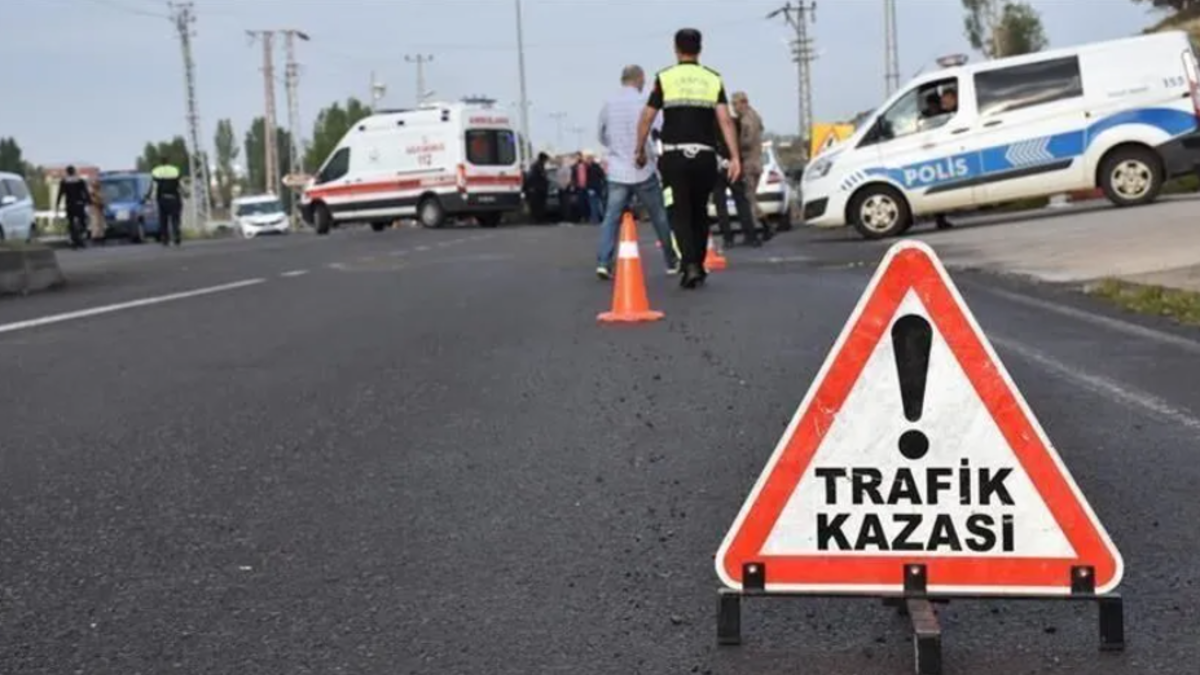 Hakkari'de otomobiller çarpıştı; 2'si ağır 7 yaralı