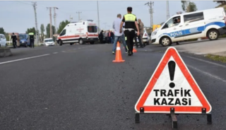 Hakkari'de otomobiller &ccedil;arpıştı; 2'si ağır 7 yaralı