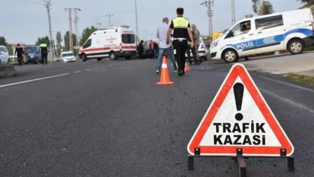Hakkari'de otomobiller çarpıştı; 2'si ağır 7 yaralı