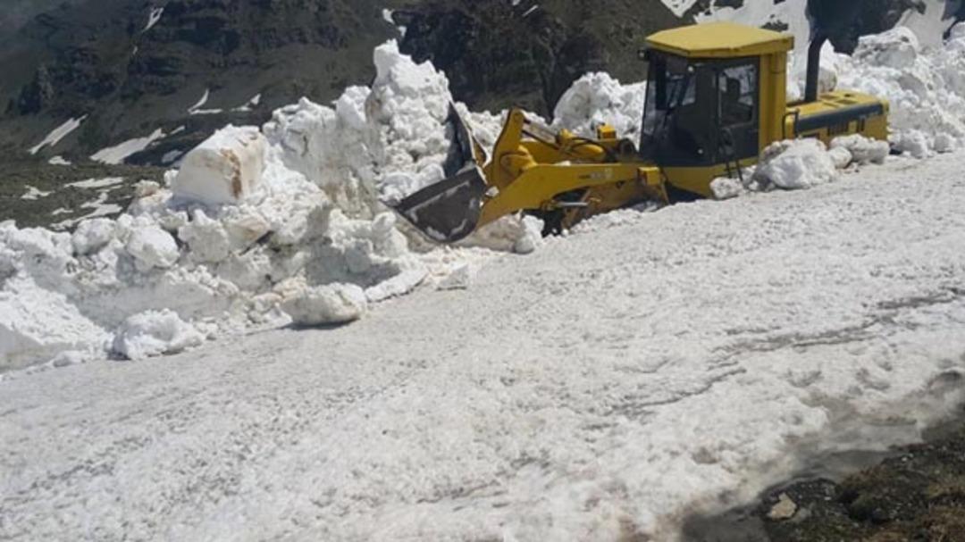 Haziran ayında 4 metre kar yağdı