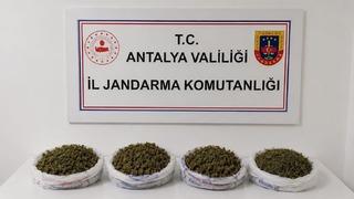 Evde yapılan aramada 1 kilo 979 gram kubar esrar ele geçirildi