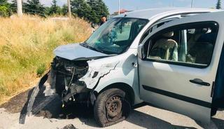 İki otomobilin &ccedil;arpıştığı kazada 4 kişi yaralandı