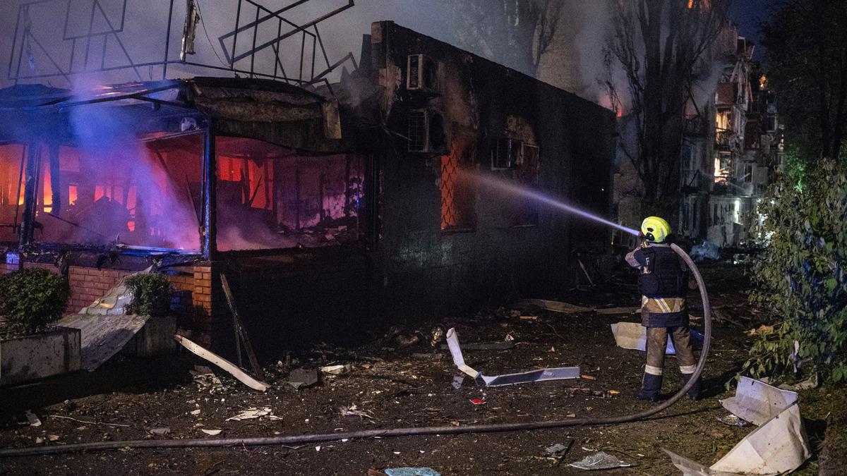 Zelenskiy: "Rusya bu gece Kiev'e yönelik en yoğun balistik füze saldırılarından birini düzenledi"