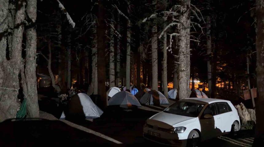 Sıcaktan bunalanlar Uludağ&rsquo;a &ccedil;adır kurdu