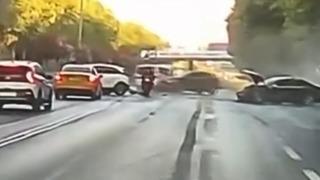 Esenler'de 5 aracın karıştığı zincirleme kaza: 3 yaralı