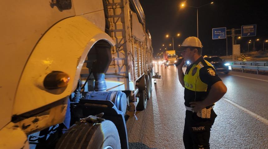 Bursa'da freni patlayan kamyon polisin yardımıyla durduruldu