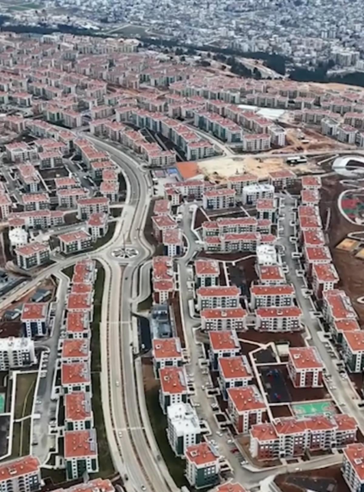 Ruhi Çenet, belgeselinde asrın inşaasını anlattı! Yürüye yürüye İndere yi bitiremedi 1