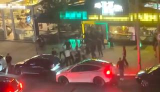 Avcılar'da kafede bı&ccedil;aklı kavga: 3 g&ouml;zaltı