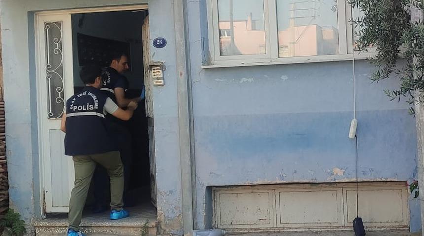 Tartıştığı arkadaşını bı&ccedil;akla &ouml;ld&uuml;rd&uuml;!
