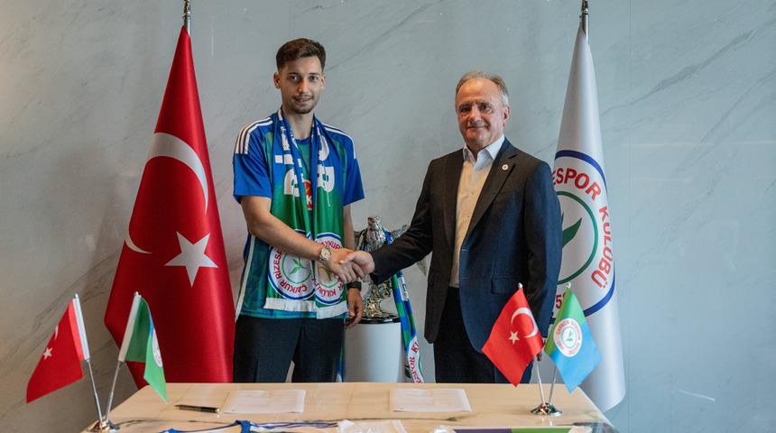 Beşiktaş'ta Tayyip Talha Sanu&ccedil;, &Ccedil;aykur Rizespor'a transfer oldu