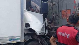 Osmaniye&rsquo;de tankere arkadan &ccedil;arpan tırda 2 kişi yaralandı