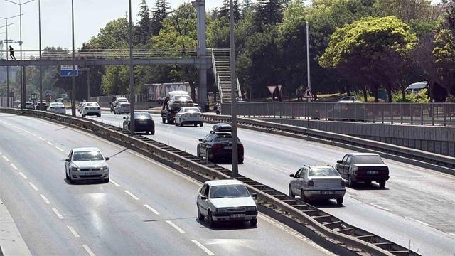 Çevre Yolu’nda 3 aracın karıştığı zincirleme kaza: 2 yaralı 3