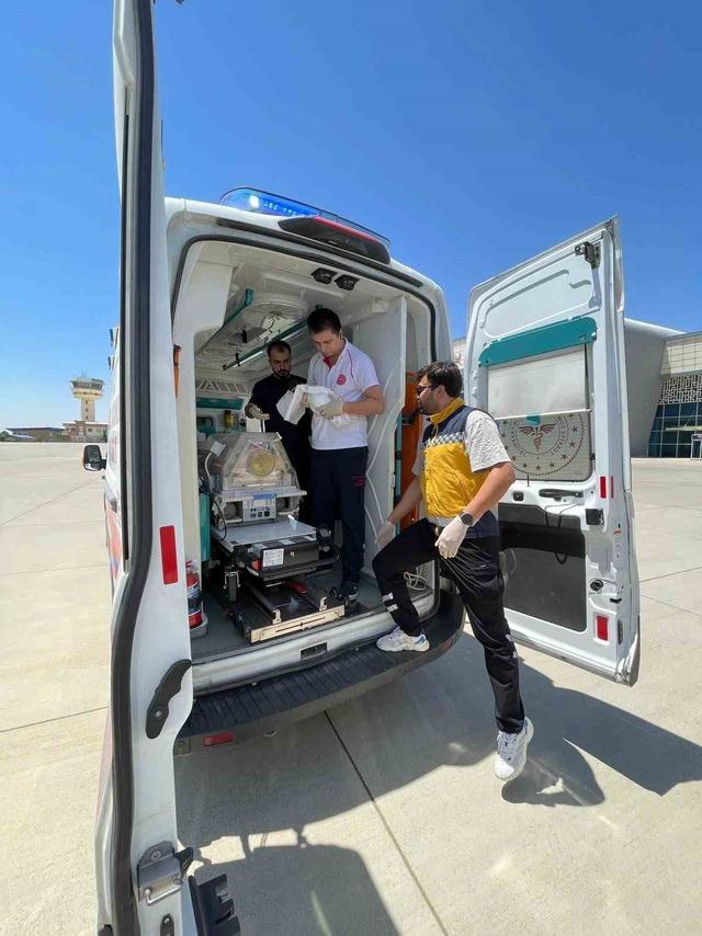 Ambulans uçak 14 günlük bebek için Mardin’den havalandı 1