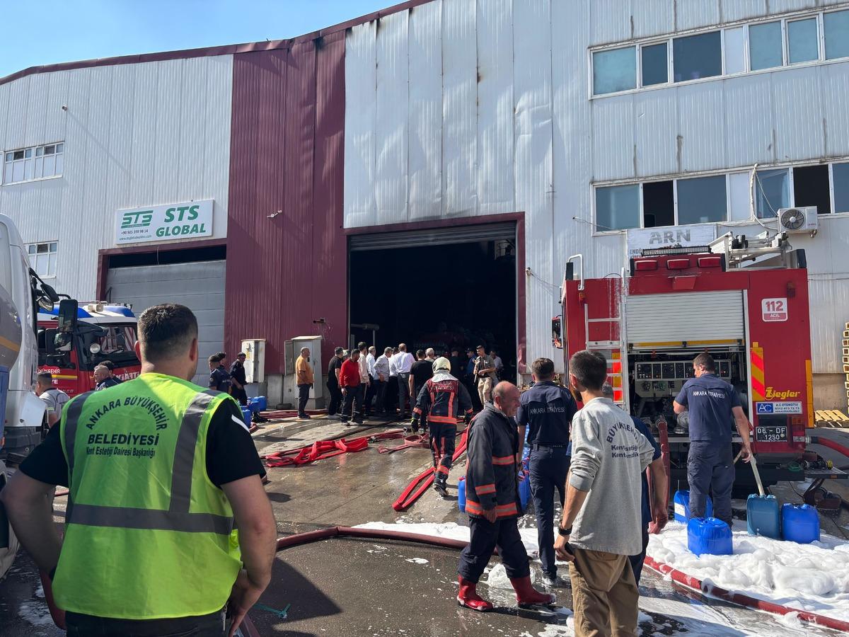 Ankara da korkutan yangın! Diğer fabrikaya sıçradı 5