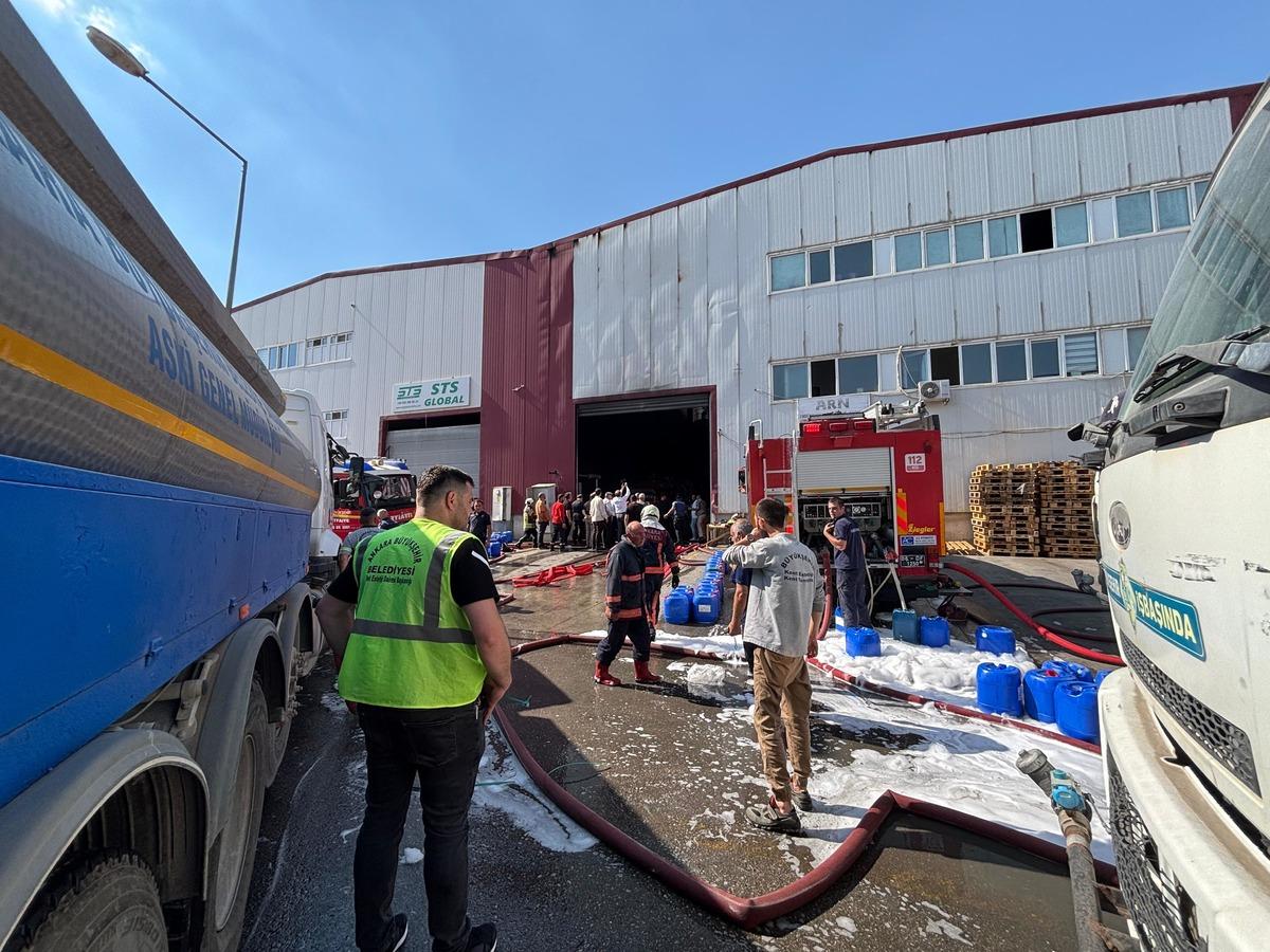 Ankara da korkutan yangın! Diğer fabrikaya sıçradı 4