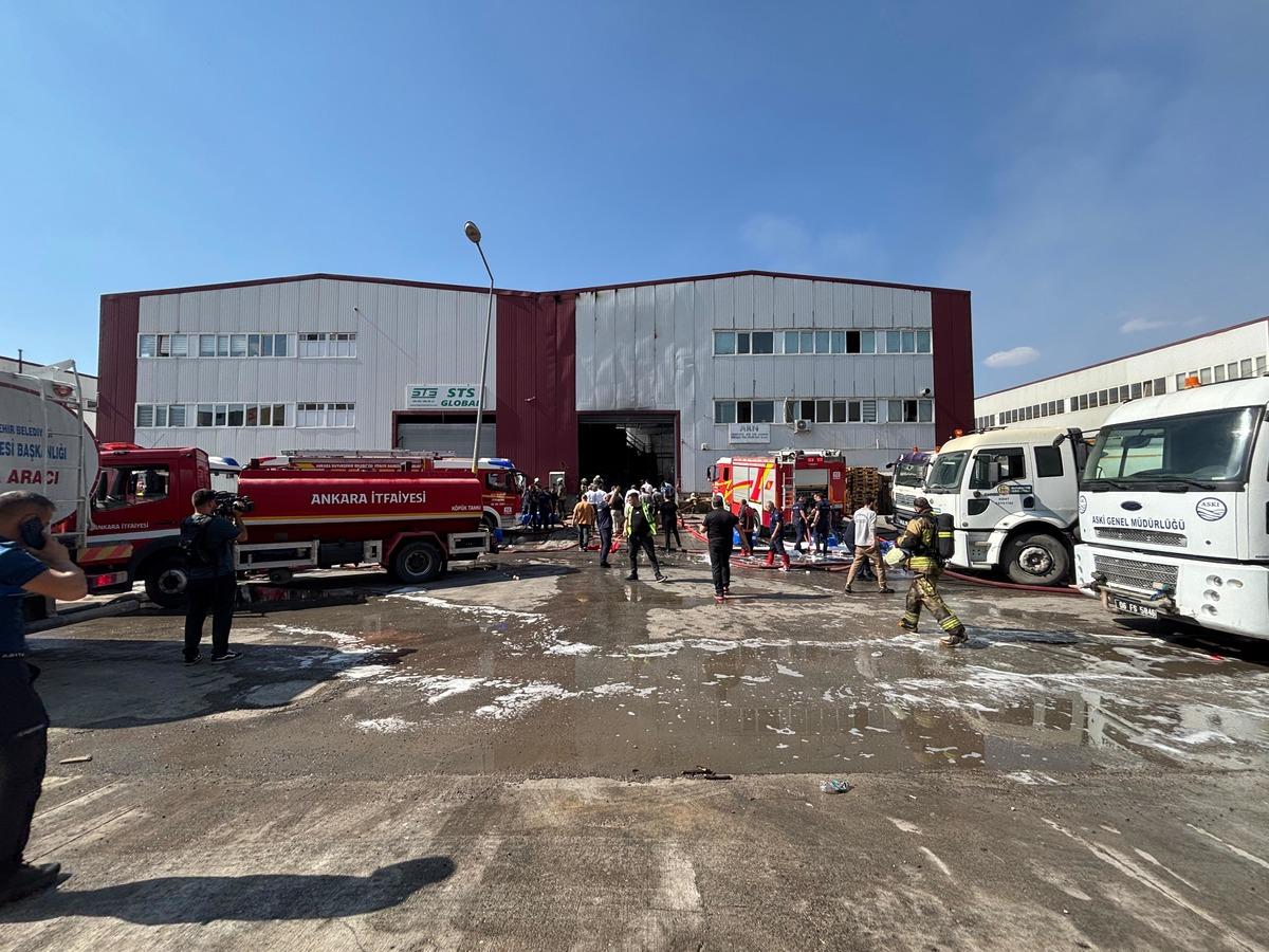 Ankara da korkutan yangın! Diğer fabrikaya sıçradı 3