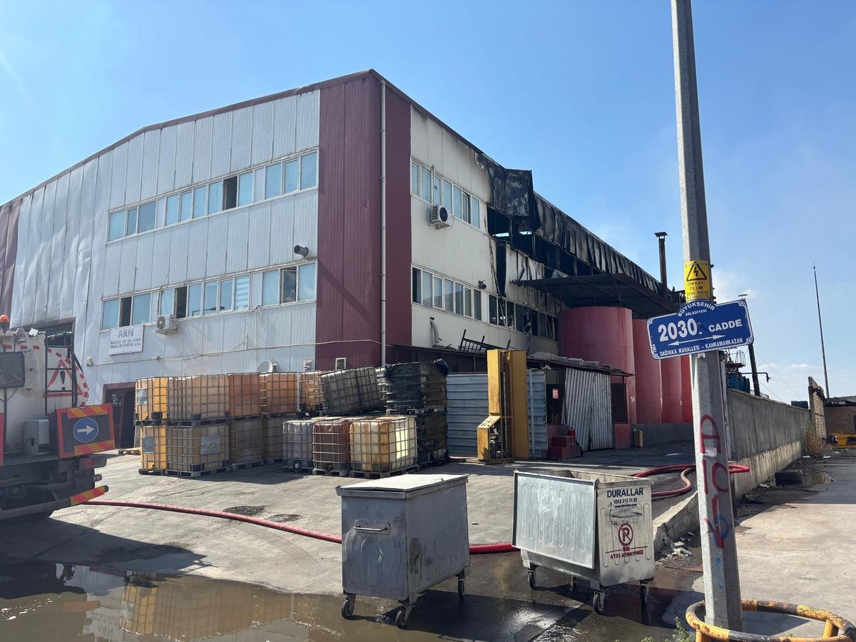 Ankara da korkutan yangın! Diğer fabrikaya sıçradı 2
