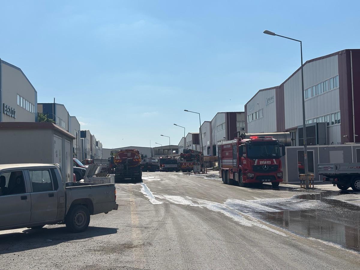 Ankara da korkutan yangın! Diğer fabrikaya sıçradı 1