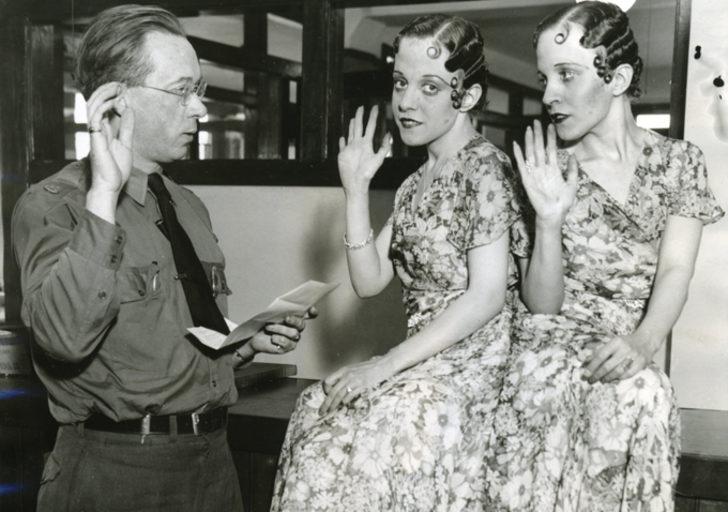 Yapışık ikizler Violet ve Daisy'nin benzersiz hayatı G5